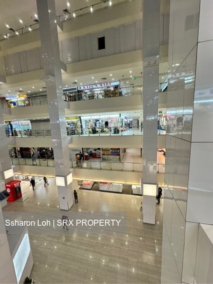 Lucky Plaza (D15), Retail #544359471